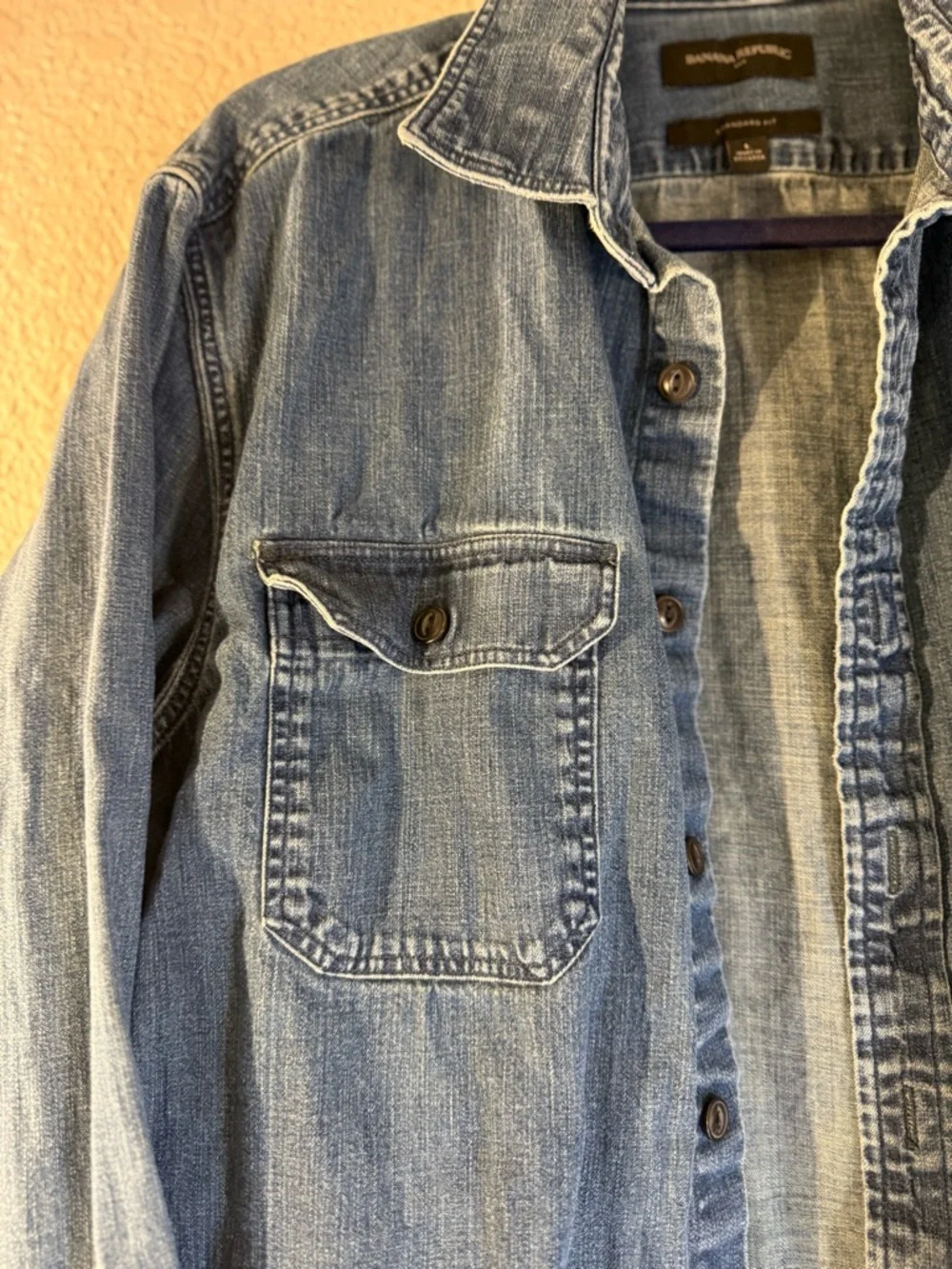 Banana Republic Heritage‎ Vintage Denim Shirt Men's Large 23.5” 100% Cotton Blue